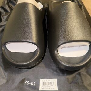 Yeezy Black Slide Footwear